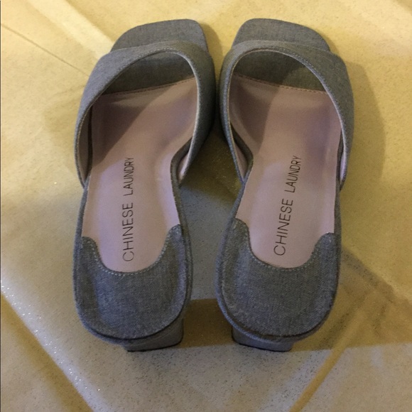 Women’s Slides, Sz 6-1/2 in Gray, By Chinese Laundry, EUC Super Cute! - Picture 3 of 3